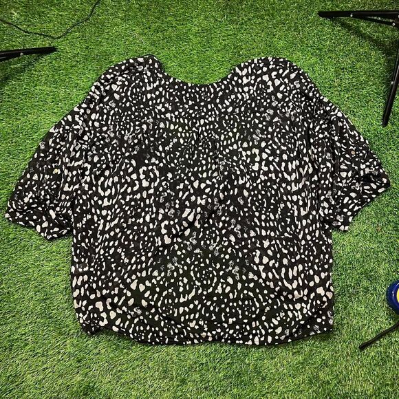 Women's Jennifer Lopez plus size black and white lightweight animal print blouse - Picture 2 of 4